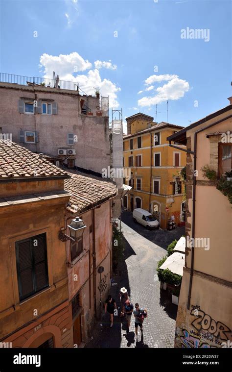 Via Della Lungaretta Trastevere Rome Italy Stock Photo Alamy