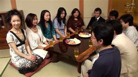 離婚歴のある熟年男女10人の赤裸々な老後のパートナー選びAVメーカー主催のお見合いパーティーでカラダの相性抜群なパートナー探しカメラの前で