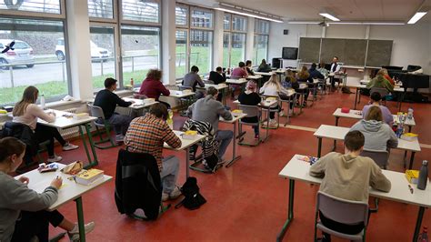 Abitur 2023 mit Biologie ging es los Rupert Neß Gymnasium