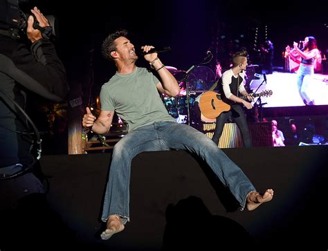 Classic Country Song of the Day: Jake Owen, Barefoot Blue Jean Night