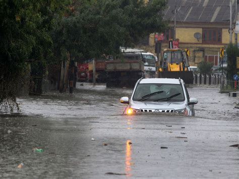 Srinagar Weather Heavy Rain Results In Waterlogging In Several Areas