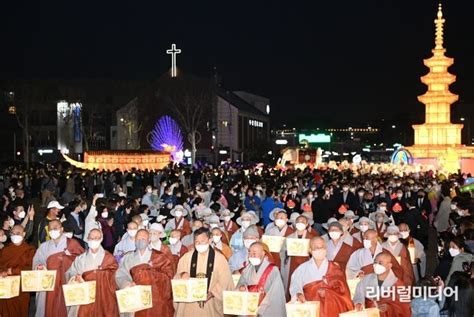 수원시 2022 수원 연등축제 3년 만에 화성행궁 광장 물들이다