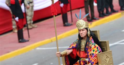 El Inti Raymi Brilla En El Desfile Militar El Inca Y Su Ancestral