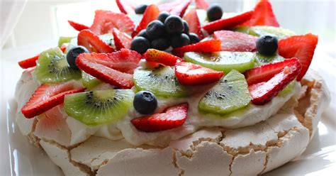 Lisa's Nutritious Kitchen Experiments: Easy New Zealand Pavlova