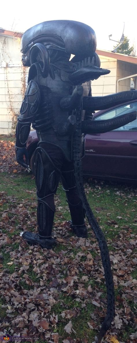 Alien Xenomorph Costume | Unique DIY Costumes - Photo 2/8