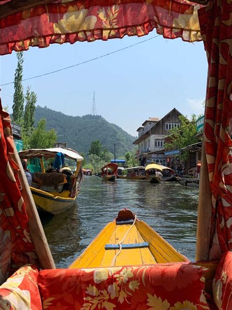 Kashmir Tourism Breaks Records Arrivals Highest In 10 Years India