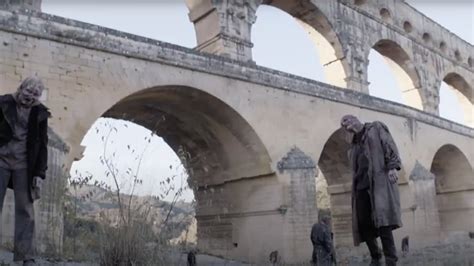 Des Zombies Au Pont Du Gard Avec The Walking Dead Le R Publicain D