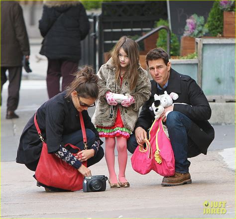 Tom Cruise Katie Holmes Suri Tribeca Trio Tom Cruise Photo