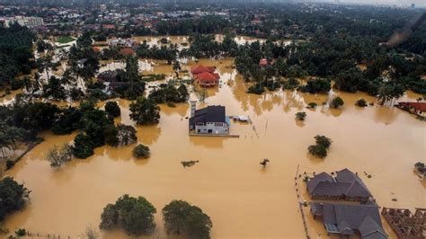 Malaysia Floods Over 20 000 Evacuated As The Country Faces Worst