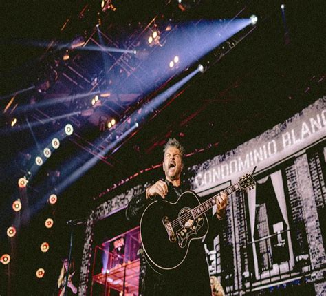 RICARDO ARJONA comenzó con el pie derecho su gira Blanco y Negro