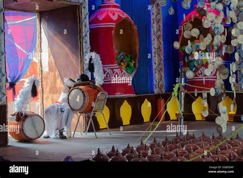 Dhaaki At Pandal Hi Res Stock Photography And Images Alamy