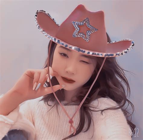 Pin by 𝗕𝘆𝗲𝗼𝗹 on V girls Cowboy hats Cowboy Nayeon