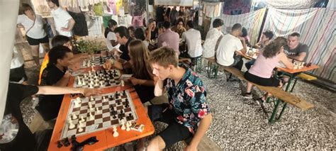 Scacchi Alla Festa Radio Onda D Urto ALFIERI DEL GARDA CHESS ACDEMY