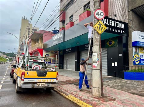 Prefeitura Municipal de Itabira Prefeitura renova sinalização de