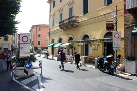 Pietrasanta Il 15 Gennaio Scadono I Permessi Per La Ztl Del Centro