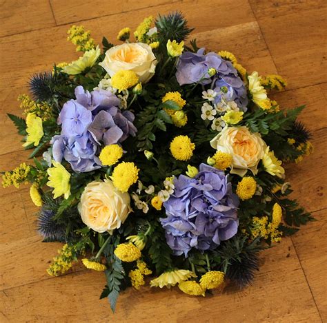 Funeral Flowers | Graveside flower service - Dez Plants