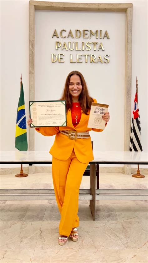 Baiana Sandra Teschner recebe título na Academia Paulista de Letras