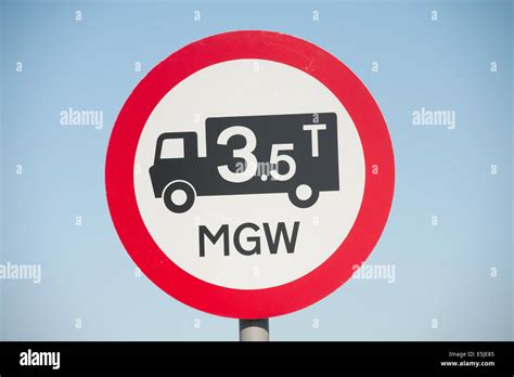 Weight Limit Sign Hi Res Stock Photography And Images Alamy