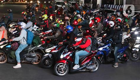 H Lebaran Jalan Kalimalang Bekasi Masih Dipenuhi Pemudik Foto