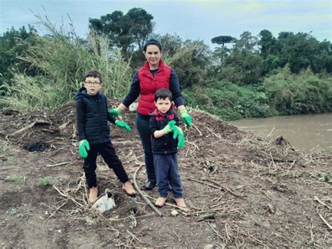 Centenas De Volunt Rios Da Sanepar Atuam No Dia Mundial De Limpeza De