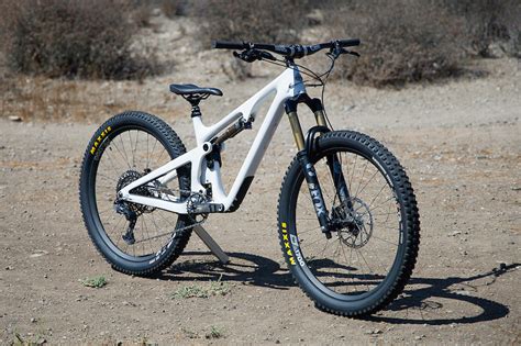 2022 Yeti SB140 T2 TURQ Medium Blanco Like New For Sale