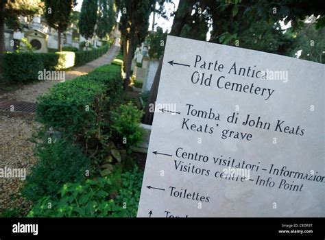 Signo en el cementerio protestante Roma Italia Fotografía de stock