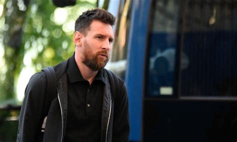 Lionel Messi Ready To Accept A Low Salary To Join Barcelona Waiting