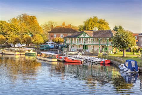 Fly over Stratford-upon-Avon • Wingly