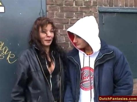 Alter holländischer Oma Sex auf Couch während sie zusammen entspannen xHamster