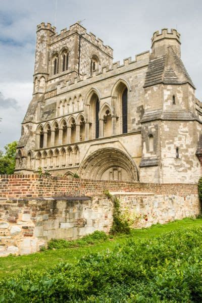 Dunstable Priory Bedfordshire History Photos And Visiting Information