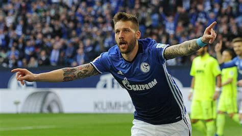 Guido Burgstaller Sorgt F R Schalke Sieg Gegen Augsburg Fussball