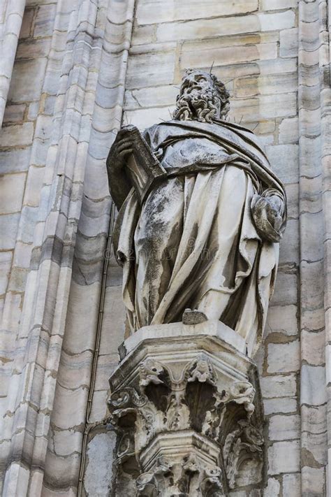 Las Esculturas De Los Santos Y De Los M Rtires Que Adornan La Catedral