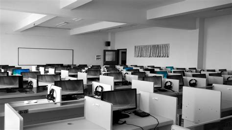 salle bureau classe formation informatique call center bibliothèque