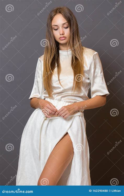 Mod Le De Jeune Brunette Photo Stock Image Du Brune