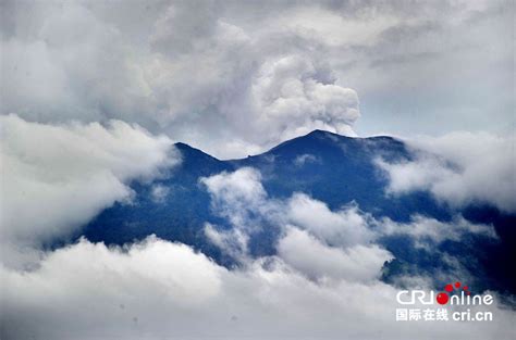 印尼阿贡火山爆发 火山灰高达700米高清组图 国际在线移动版