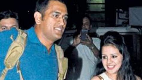 ‘video Games Vs Wife Sakshi Dhonis Lockdown Pic With Msd Goes Viral Cricket Hindustan Times