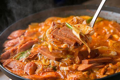 감칠맛의 대명사 전국 부대찌개 맛집 추천 베스트