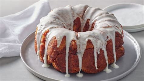 Cream Cheese-Cinnamon Roll Monkey Bread Recipe - Pillsbury.com