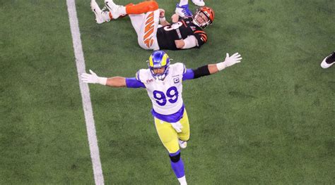 Nfl World Engage In Heated Debate As Aaron Donald Loses Best Dt Persona To Patrick Mahomes