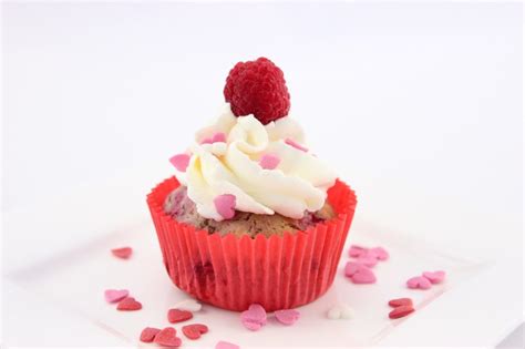 Himbeer Sahne Cupcakes Super F R Den Valentinstag Oder Muttertag