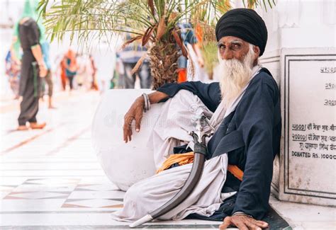 Amritsar India De Agosto Retrato De Un Viejo Sij Sentado En El