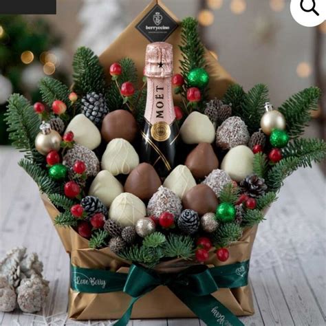 Pin by Aki Ness on Клубника+цветы🍓+💐 | Christmas bouquet, Christmas ...