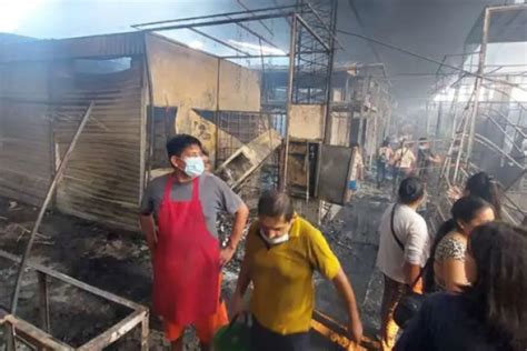 Voraz Incendio En Mercado Los Pozos De Santa Cruz Deja Alrededor De 70 Casetas Afectadas