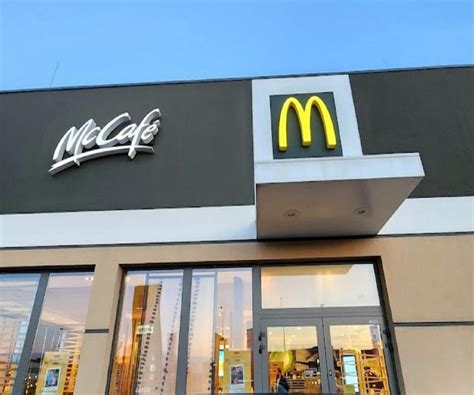 Jak jest czynny McDonald s we Wszystkich Świętych Godziny otwarcia