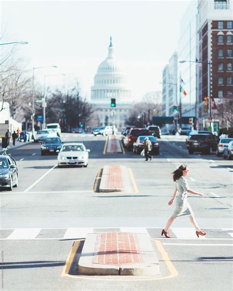 «Commuter Crossing North Capitol Street In Washington DC» del colaborador de Stocksy «CWP, LLC ...