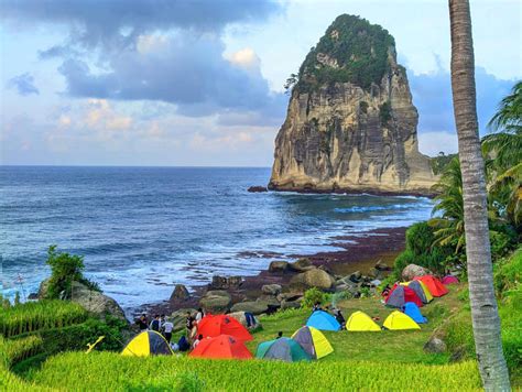 14 Pantai Di Pacitan Terbaik Yang Bagus Untuk Piknik Keluarga