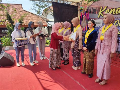 Wisuda Kelas Xii Tahun Ajaran Sma Negeri Tegal