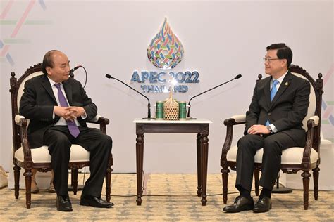 Hk Ce Meets Apec Members On Trade