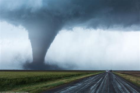 Cieux Sous Tension La Toute Premi Re Tornade Issue D Un Orage