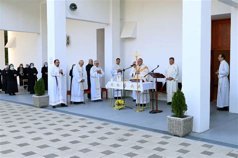 Biskup Rogić na svetkovinu Svih svetih predslavio misu na groblju Kvanj